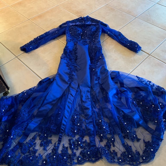Exquisite evening gown. Excellent condition. - Picture 2 of 8